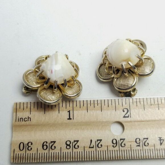 Vintage Floral Shape Clip On Earrings, Faux Pearl Center, Retro 80s Style - Picture 4 of 6